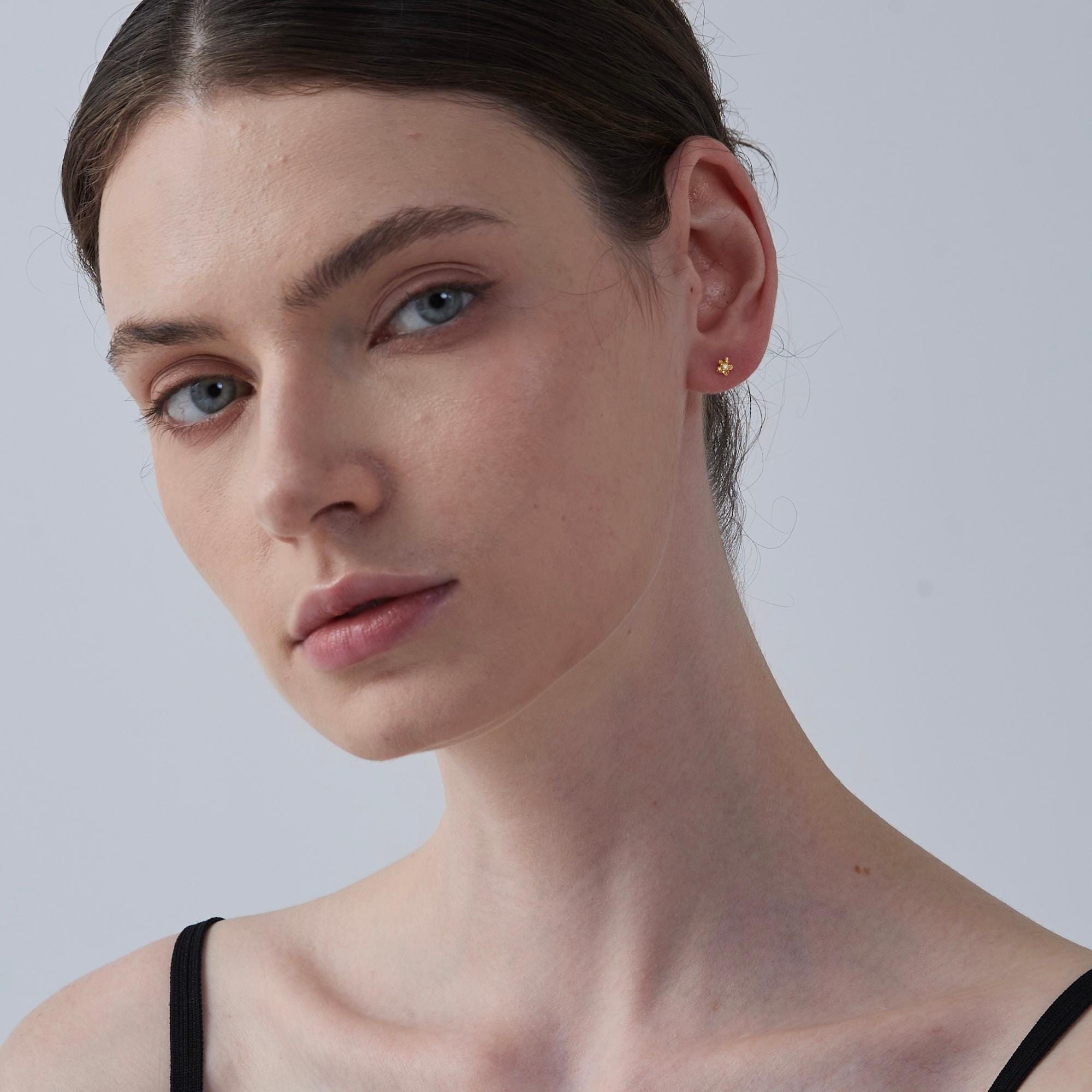 Petal-shaped earrings - Image 6